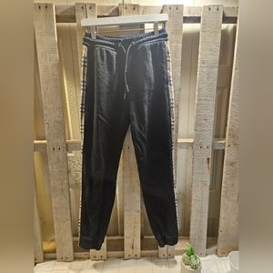 Burberry jogger with hole size xs